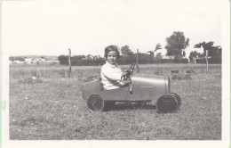 LD Photo Enfant Dans Voiture à Pédale, 1932 - Persone Anonimi