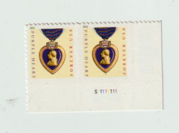 Décoration "Purple Heart".  2 T-p Neufs **  Se-tenant, Année 2011, Adhésifs - Unused Stamps