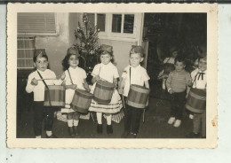 Photo   Groupe D Enfants  Jouant Du Tambour 9  X 12.5 Cm - Varia