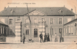 Montereau * Rue Et Façade De L'hôtel De Ville * Mairie - Montereau