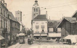 Tours * La Rue Et La Place Des Halles * Tram Tramway * Attelage - Tours