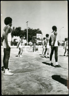 REAL PHOTO POSTCARD SIZE Basquetebol YOUNG TEAM BASKETBALL  ANGOLA AFRICA - Basketball