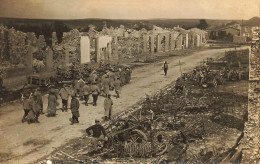 Haucourt * Carte Photo * Village Occupation Allemande WW1 Guerre 14/18 War * Prisonniers ? * Bombardé - Autres & Non Classés