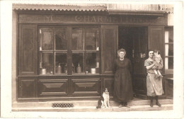 69 - LE BOIS-D'OINGT (place De La République) - CARTE-PHOTO Devanture FROMAGERIE CHARMETTON - (fromage, Gruyère, Cantal) - Le Bois D'Oingt