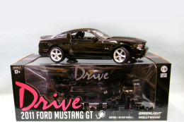 Greenlight - DRIVE FORD MUSTANG GT 2011 Noir Réf. 13609 Neuf NBO 1/18 - Altri & Non Classificati