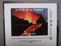 Piton De La Fournaise (Réunion) - Timbre Autocollant Issu Collector "Géants Du Feu"- 2011 - Vulkane