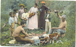 Hawaiians Pounding Taro For Poi - Hawaï