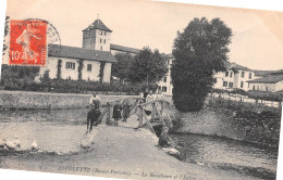 ESPELETTE (Pyrénées-Atlantique) - La Basseboure Et L'Eglise - Voyagé 1913 (2 Scans) Charrier, 20 Avenue Aubert Vincennes - Espelette