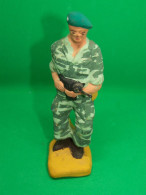 Figurine - Légion Etrangère - Légionnaire - Beret Vert - En Céramique, Terre Cuite - Hauteur Environ 11,5 Cm - Militari