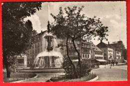 ZXE-26  La Chaux-de-Fonds Fontaine Monumentale. Cachet Santé Et Joie De Vivre Par Les Sports D'hiver Circ. 1949 Sartori  - Autres & Non Classés