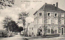 Paliseul  Place De La Gare Café Restaurant Hotel Animée Cycliste Voyagé En 1910 - Paliseul