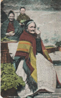 IRLANDE. Irish Street Merchant. Having A Quiet Smoke (Vieille Femme Fumant La Pipe) - Otros & Sin Clasificación