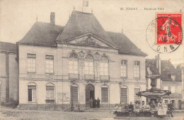 Joigny * Place De L'hôtel De Ville * La Fontaine - Joigny