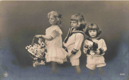 ENFANTS - Groupes D'enfants - Deux Frères Et Leur Grande Sœur En Fil Indienne - Carte Postale Ancienne - Groepen Kinderen En Familie