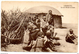 AFRIQUE NOIRE - LESSOUTO  ( LESOTHO ) - Le Soir Devant La Hutte - Lesotho