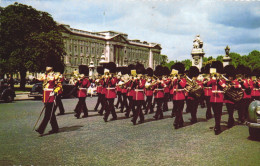 LONDON, BUCKINGHAM PALACE, GUARDS BAND, ARCHITECTURE, UNITED KINGDOM - Buckingham Palace