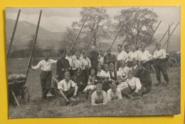 19543 -  Soldats Autour D'une Mitrailleuse Chars De Munitions à L'arrière  Photo J.Rossi & Fils Colombier & Yverdon - Colombier