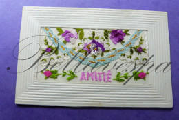 Fantasie  Brodée - Fantaisie - "Amitée . " - Broderie - Bouquet De Fleurs VIOLET Edit A.O.Paris - Patriotiques