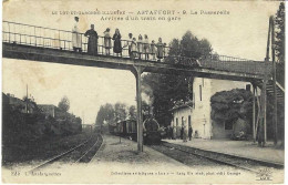 Astaffort La Passerelle Arrivée D'un Train En Gare - Astaffort