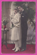 298439 / France Marriage Wedding Photo Beautiful Woman And Man Flowers Vase PC LOLA 179 Frankreich Francia - Marriages