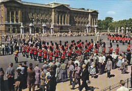 AK 173725 ENGLAND - London - Guards Band Leaving Buckingham Palace - Buckingham Palace