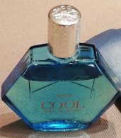 Parfum "Eau D'Avon COOL" Avec Boîte En Carton D'origine Et Notice Explicative (Flacon Presque Plein) - Miniaturen Damendüfte (mit Verpackung)
