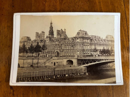 Paris 4ème * L'hôtel De Ville * Bateau Lavoir ? * Photo CDV Cabinet Albuminée Circa 1860/1890 * Photographe - Saint Cloud