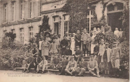 Pessac * La Station Sanitaire * Un Groupe De Malades * Hôpital Militaire * Ww1 * Cachet Au Dos - Pessac