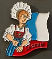 ASSOCIATION COSTUMES SUISSE - CANTON DE LUCERNE  - FEMME PAYSANNE - SCHWEIZ - LUZERN - SWITZERLAND  -  (33) - Verenigingen