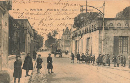 Poitiers * La Porte De La Tranchée Et Route De Bordeaux * Tram Tramway - Poitiers