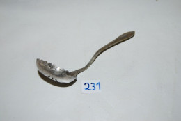 C231 Art De La Table - Ancienne Cuillère Ajourée - Métal - Spoons