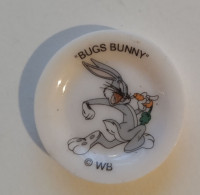 Fève Looney Tunes Bugs Bunny Lapin Rabbit Conejo Coniglio 兔子 Warner Bros Format 3 Cm X 3 Cm En TB.Etat - Dessins Animés