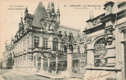 Fecamp La Benedictine Vue Sur La Rue - Fécamp