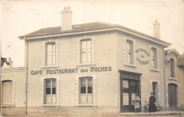 23-P-JMT-2-5489 : NEUVES-MAISONS ? CARTE-PHOTO. CAFE-RESTAURANT DES ROCHES. PHOTOGRAPHE  EDOUARD PERRIN - Neuves Maisons