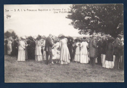 Spa (Liège). S.A.I. La Princesse Napoléon ( Clémentine De Belgique) à L'arrivée D'un Drag. Une Présentation - Spa