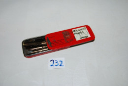 C232 Ancien Lot De Plumes De Stylos - Federn