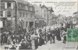 BRIOUZE: Concours De Gymnastique De La Fédération Des Patronages - Le Défilé - La Fanfared E Briouze - Levasseur édit - Briouze