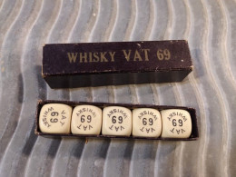 Anciens Dés à Jouer De Collection Whisky VAT 69 - Alkohol