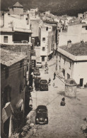 Cpsm 10x15. ESPAGNE. Costa Brava.  TOSSA DE MAR . Rue Typique (Puits / Autos Années 50/60) - Autres & Non Classés