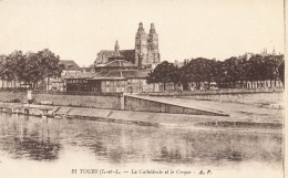 Tours * Vue Sur La Cathédrale Et Le Cirque - Tours