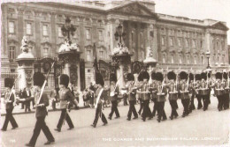 GB London, Buckingham Palace Wit The Guard ... GB087 Used - Buckingham Palace