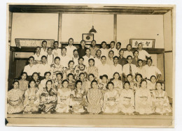 Photographie Ancienne.Asie.Asia.groupe De Personnes Asiatiques.Chine Ou Japon ? Voir Inscription Au Verso. - Asie