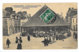 QUESTEMBERT  (cpa 56)   La Halle Un Jour De Marché - Date De 1675 - - Questembert