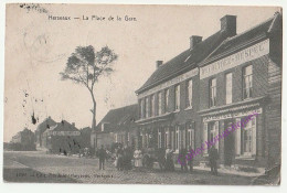 CPA Herseaux La Place De La Gare - Circulée - Dos Divisé - 1909 - Animée - Cafés - Edit. Harduin Gheysens - Moeskroen