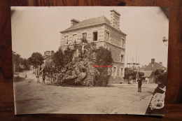 Photo 1890's Reposoir Rue Haubrie France Tirage Albuminé Albumen Print Vintage Animée Religion - Orte