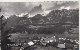 D7003) Markt HAUS M. Dachsteingruppe - S/W Kirche Häuser - Haus Im Ennstal