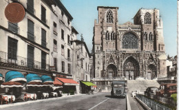 38 - Belle Carte Postale Semi Moderne De  VIENNE SUR LE RHONE     Place De La Cathédrale - Vienne