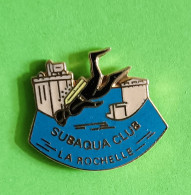 Pin's Subaqua Club La Rochelle Plongée Signé 1991 25e Année - Tauchen