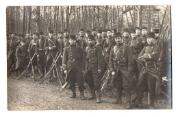 CPA 3469 - MILITARIA - Carte Photo Militaire - Un Groupe De Soldats En Tenue De Campagne En Forêt De FONTAINEBLEAU - Personen