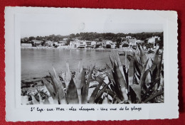 CPSM Petit Format - La Côte D'Azur - St Cyr Sur Mer - Les Lecques - Une Vue De La Plage - Les Lecques